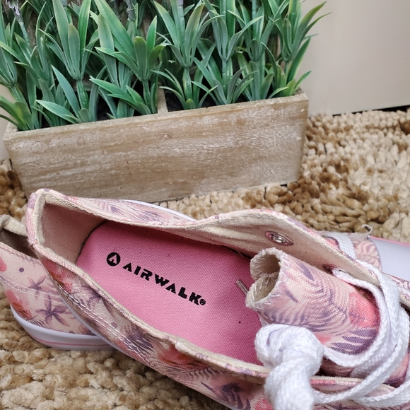 SOLD✅️Women floral sneakers - Picture 7 of 7